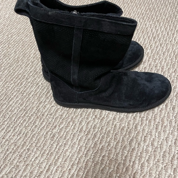 Ugg boots size 8 unlined-never worn - Picture 3 of 4